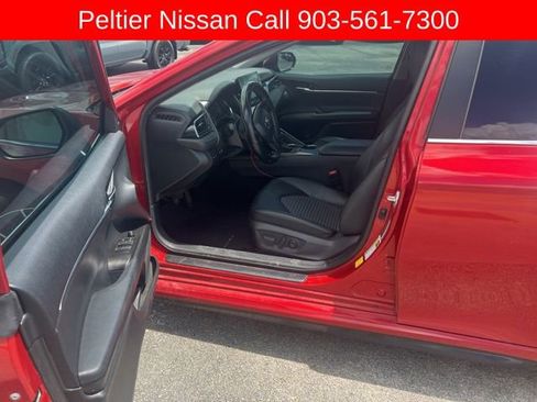 Used 2023 Toyota Camry SE FWD image 11