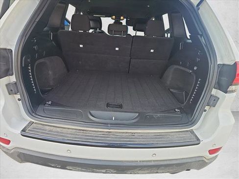 Used 2018 Jeep Grand Cherokee Laredo image 11