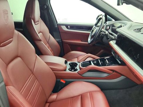 Used 2024 Porsche Cayenne Coupe w/ Premium Package Plus AWD/4WD image 23