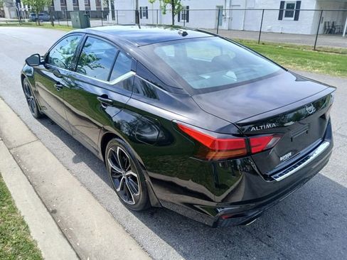 Used 2023 Nissan Altima 2.5 SR FWD image 14