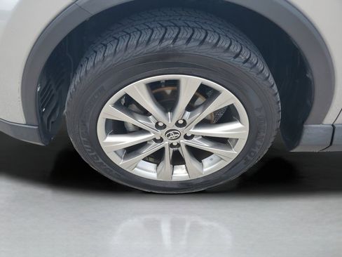Used 2017 Toyota RAV4 Limited FWD image 27