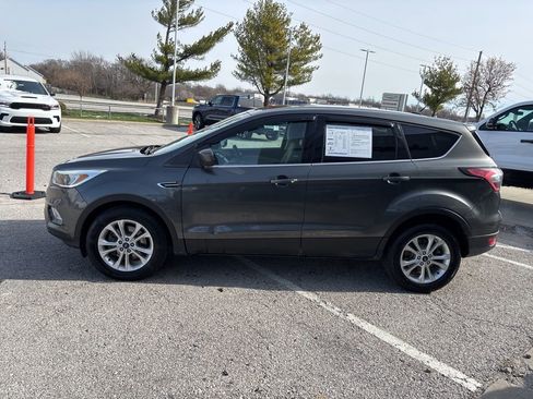 Used 2017 Ford Escape SE image 16