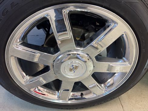 Used 2010 Cadillac Escalade Luxury AWD/4WD image 34