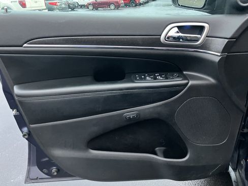 Used 2018 Jeep Grand Cherokee Limited image 13