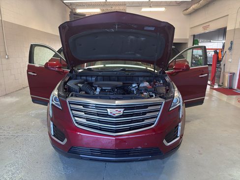 Used 2018 Cadillac XT5 Luxury w/ Driver Awareness Package FWD image 10