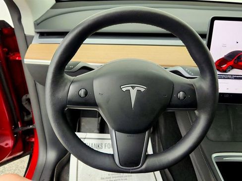 Used 2025 Tesla Model Y Long Range AWD/4WD image 13