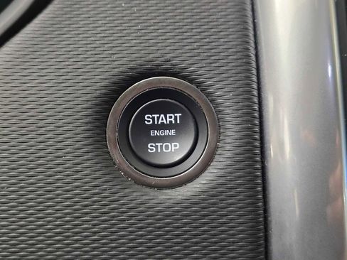 Used 2025 Land Rover Discovery Dynamic SE image 36