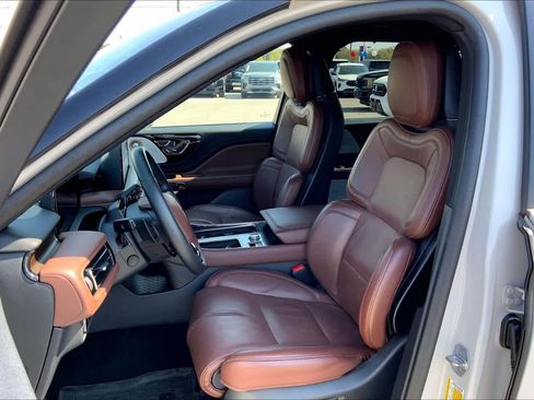 Used 2025 Lincoln Aviator Reserve w/ Equipment Group 201A AWD/4WD image 12