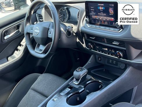Certified 2025 Nissan Rogue SV FWD image 9