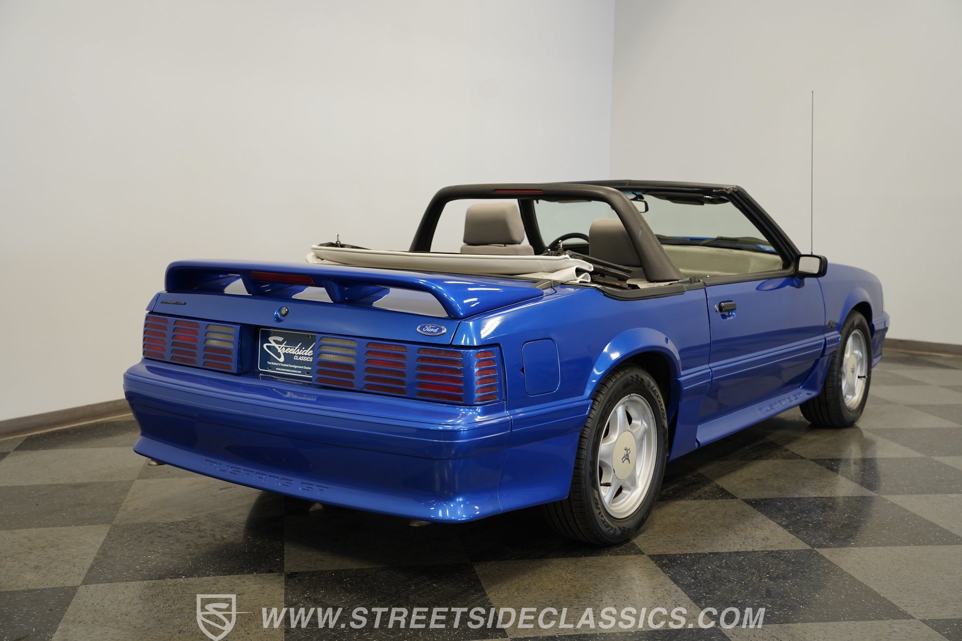Used 1993 Ford Mustang GT RWD image 13