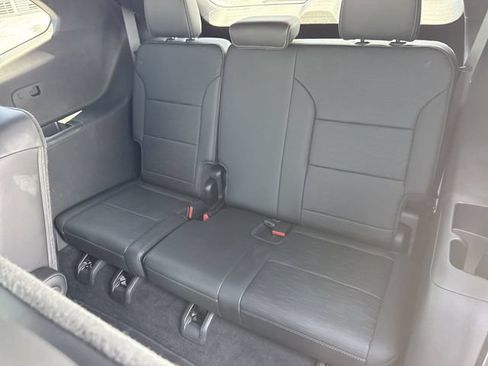 Used 2025 Buick Enclave Sport Touring w/ Power Package FWD image 24