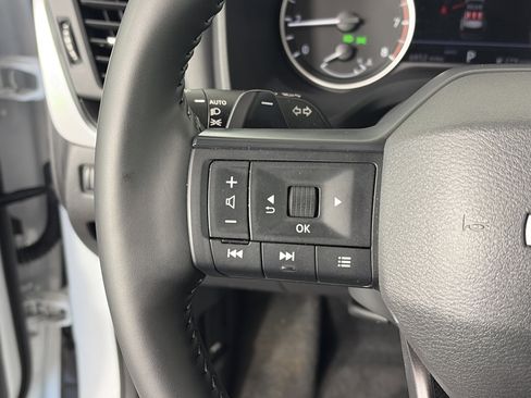 Certified 2025 Nissan Rogue SV image 27