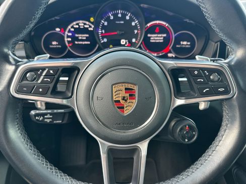 Used 2022 Porsche Cayenne Coupe image 23