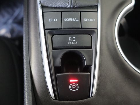 Used 2024 Toyota Camry LE AWD/4WD image 17
