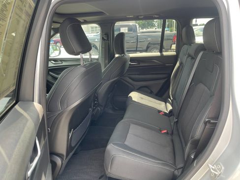 Used 2025 Jeep Grand Cherokee Laredo X w/ Luxury Tech Group I AWD/4WD image 14