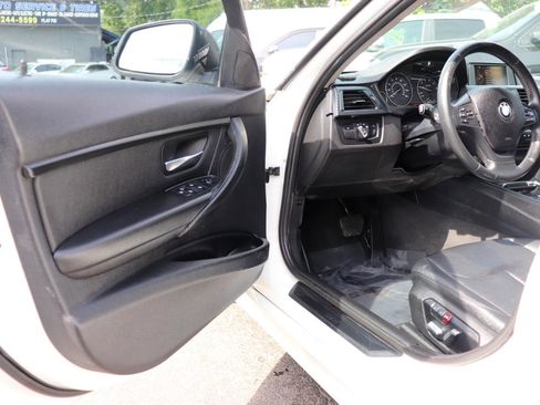 Used 2016 BMW 320i xDrive Sedan AWD/4WD image 10