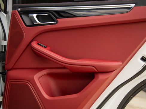 Certified 2023 Porsche Macan image 41