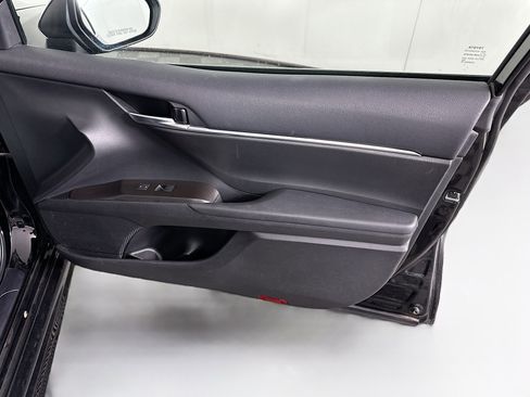 Used 2024 Toyota Camry SE image 29