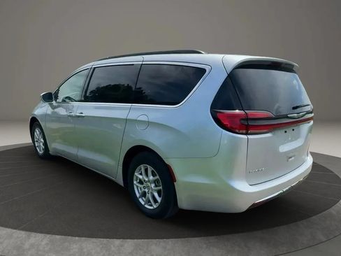 Used 2022 Chrysler Pacifica Touring-L FWD image 4