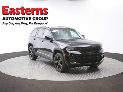 Used 2024 Jeep Grand Cherokee Altitude AWD/4WD image 51