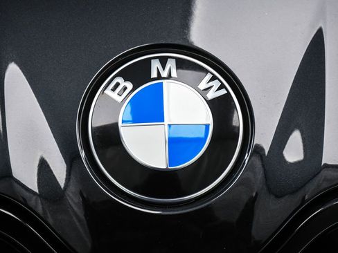 Used 2023 BMW 760i xDrive w/ Parking Assistance Package image 97