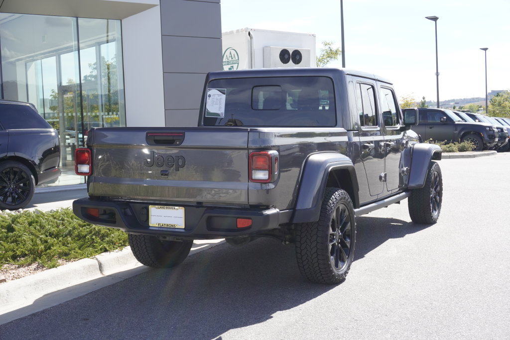 Used 2025 Jeep Gladiator Sport AWD/4WD image 2