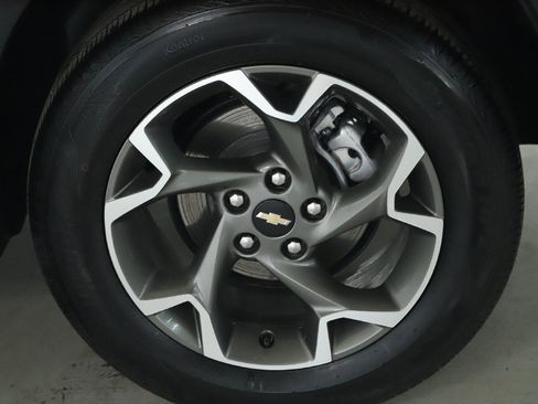 Used 2025 Chevrolet Trax LT w/ LT Convenience Package image 39