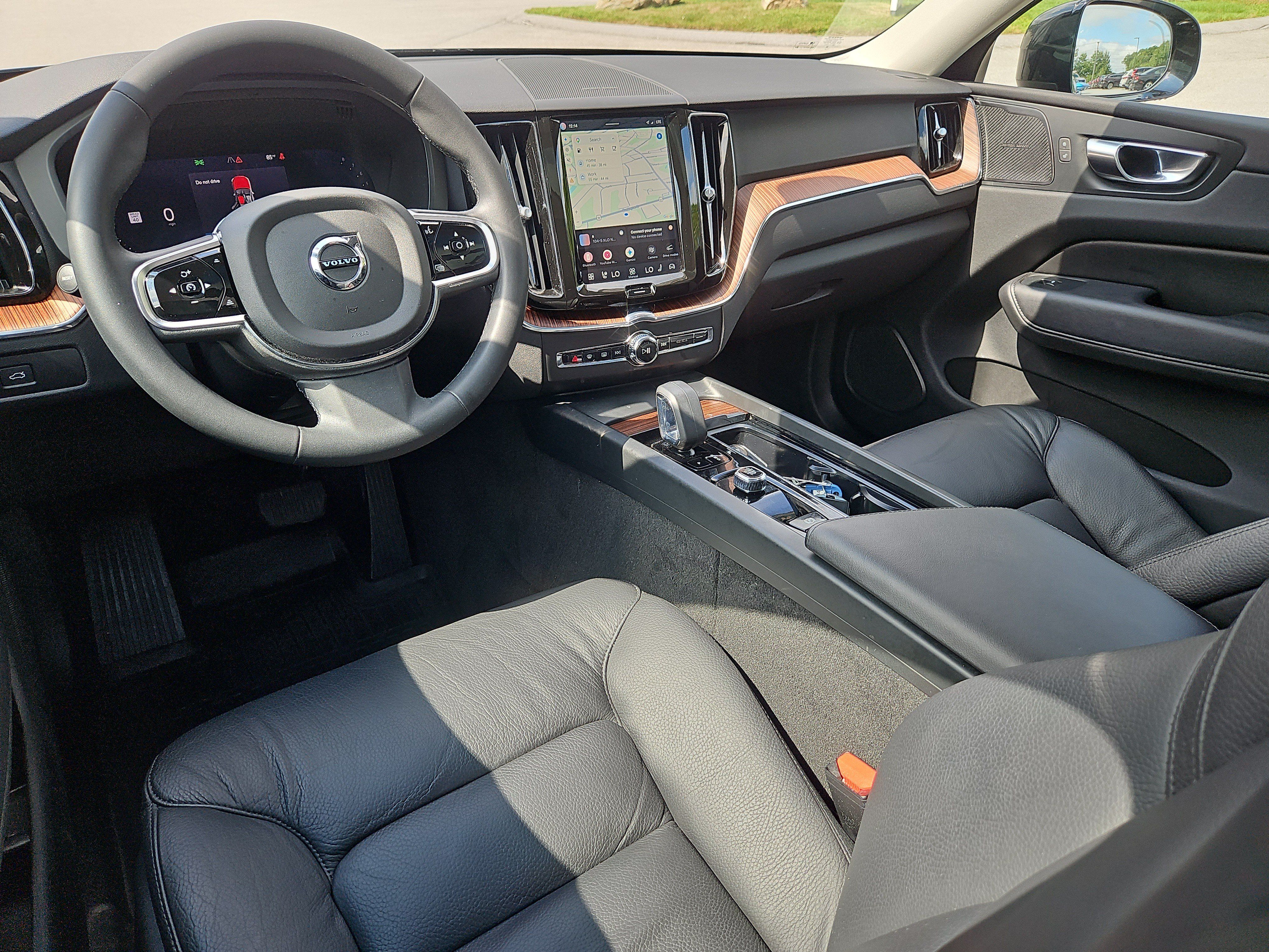 Used 2024 Volvo XC60 B5 Plus w/ Protection Package Premier AWD/4WD image 3
