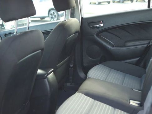 Used 2017 Kia Forte S w/ S Technology Package image 32