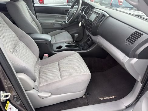Used 2014 Toyota Tacoma PreRunner w/ Convenience Package RWD image 14