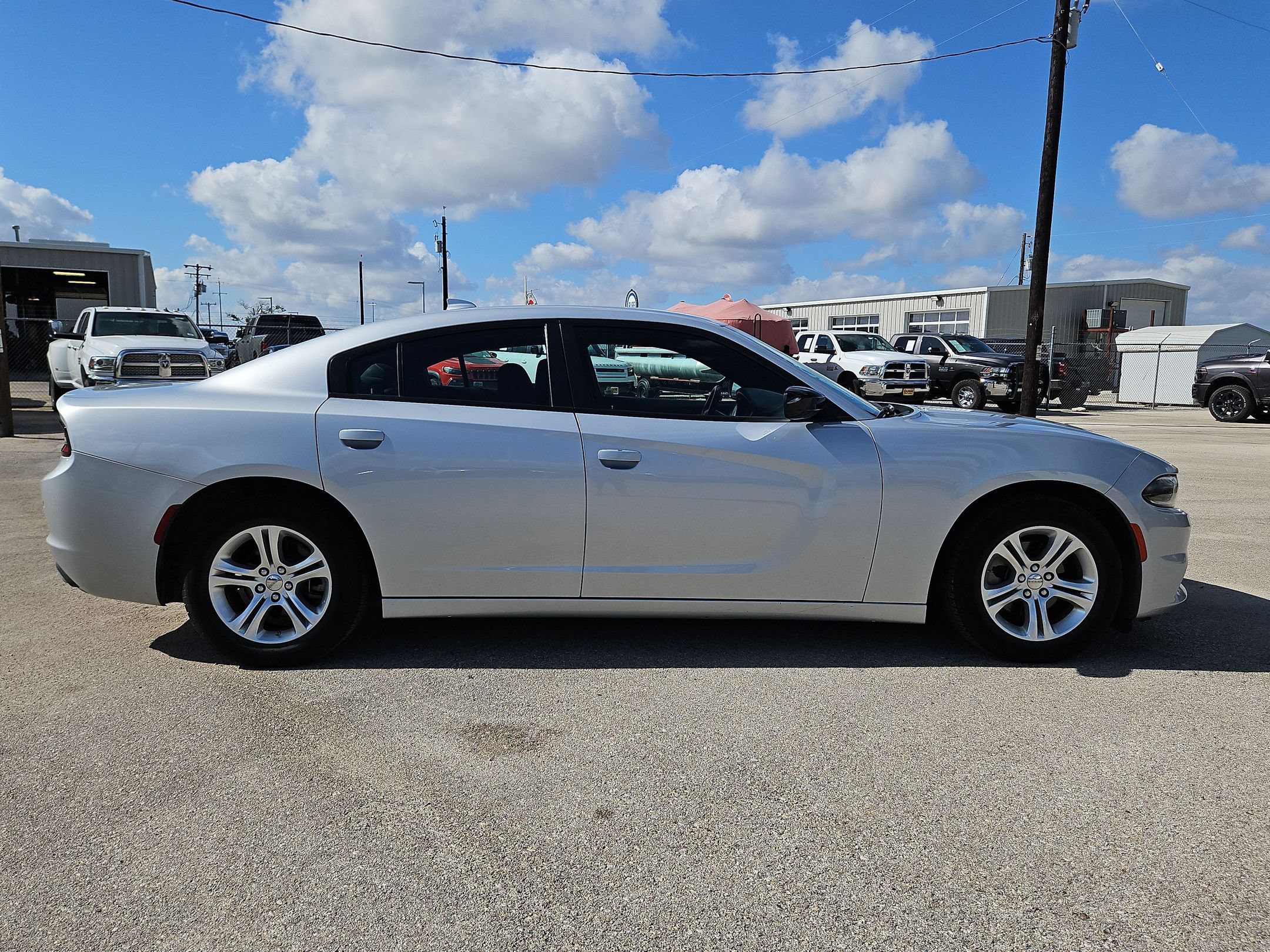 Used 2023 Dodge Charger SXT RWD image 2