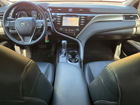 Used 2018 Toyota Camry SE w/ Moonroof Package FWD image 16
