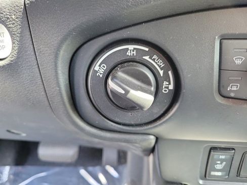 Used 2022 Nissan Frontier SV AWD/4WD image 31
