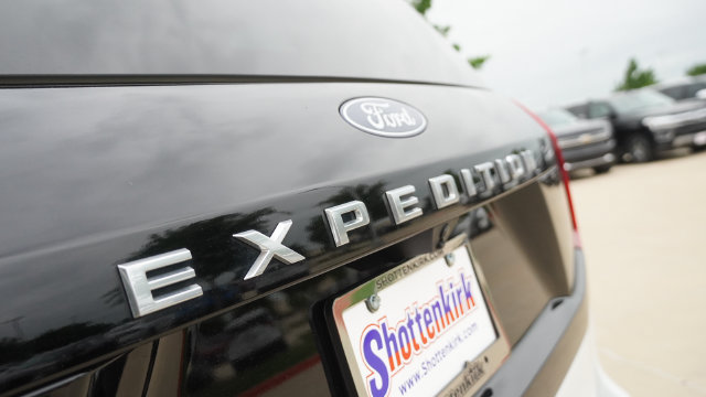 Used 2025 Ford Expedition Active AWD/4WD image 12