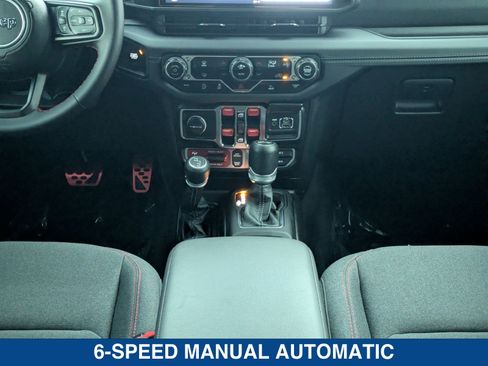 Used 2024 Jeep Wrangler Unlimited Rubicon AWD/4WD image 20