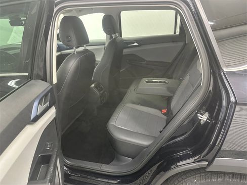 Used 2024 Volkswagen Taos SE image 22