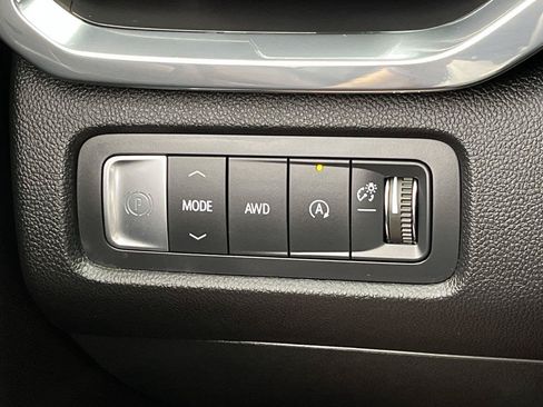 Certified 2024 GMC Acadia Elevation w/ Luxury Package AWD/4WD image 17