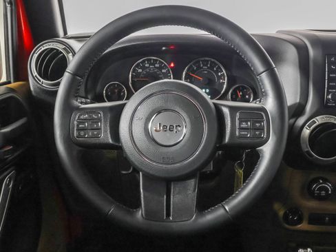 Used 2017 Jeep Wrangler Unlimited Sahara w/ Connectivity Group AWD/4WD image 23