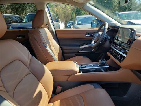 Used 2023 Nissan Pathfinder Platinum image 35