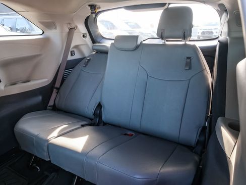 Certified 2024 Toyota Sienna XLE w/ XLE Plus Package FWD image 19