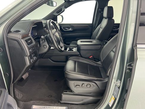 Used 2024 Chevrolet Suburban Premier image 17