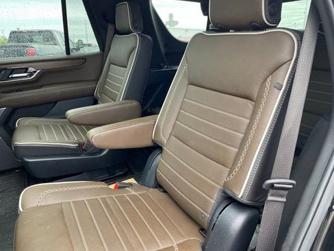 Used 2025 GMC Yukon Denali Ultimate AWD/4WD image 29
