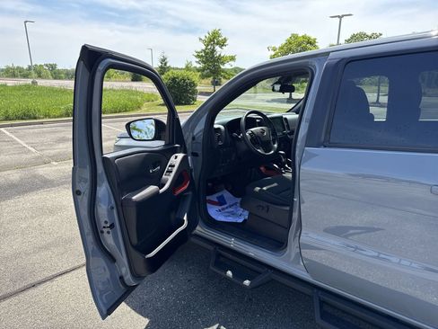 Used 2023 Nissan Frontier PRO-4X w/ Tow Package AWD/4WD image 10