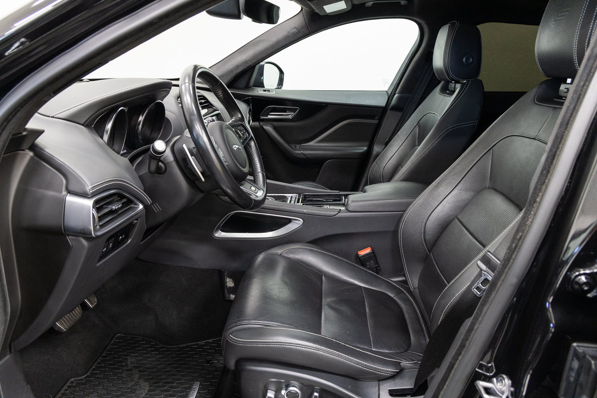 Used 2020 Jaguar F-PACE S AWD/4WD image 7