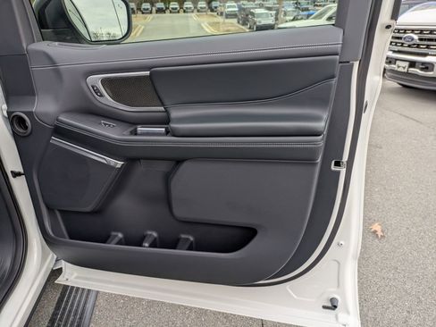 New 2025 Ford Expedition Max Platinum w/ Stealth Performance Package image 38