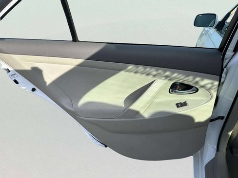 Used 2011 Toyota Camry LE image 12