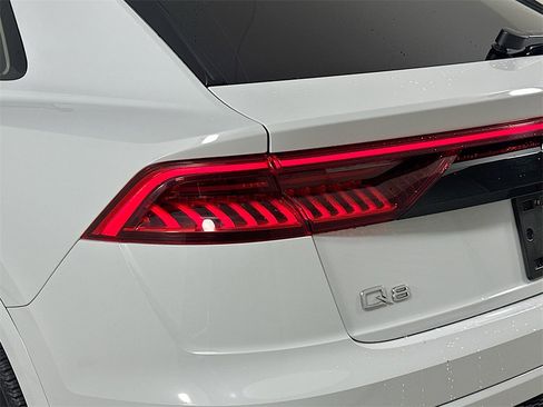 Used 2021 Audi Q8 Premium Plus w/ Premium Plus Package image 2