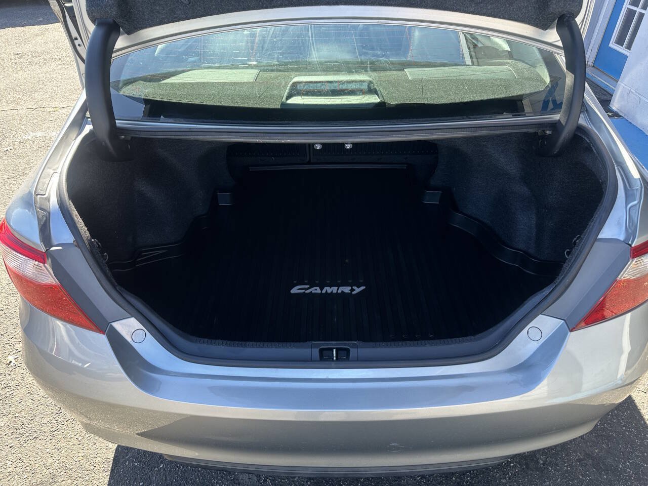 Used 2017 Toyota Camry SE FWD image 19
