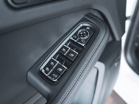 New 2026 Porsche Macan image 28