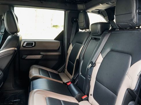 Used 2023 Ford Bronco Wildtrak image 16